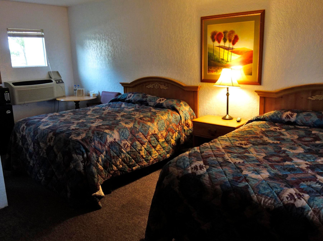 Circle S Lodge主图