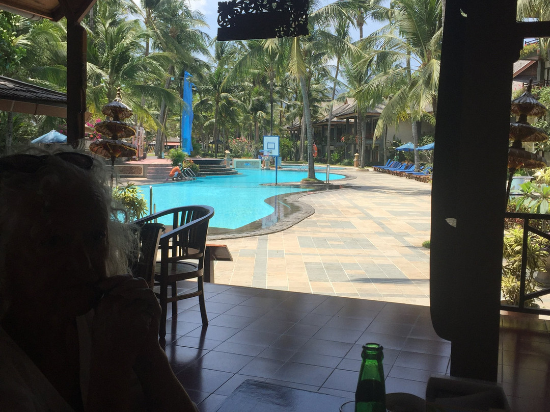 扎亚卡特龙目岛海滩饭店主图