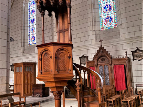 Eglise Sainte Geneviève-Luynes必去景点