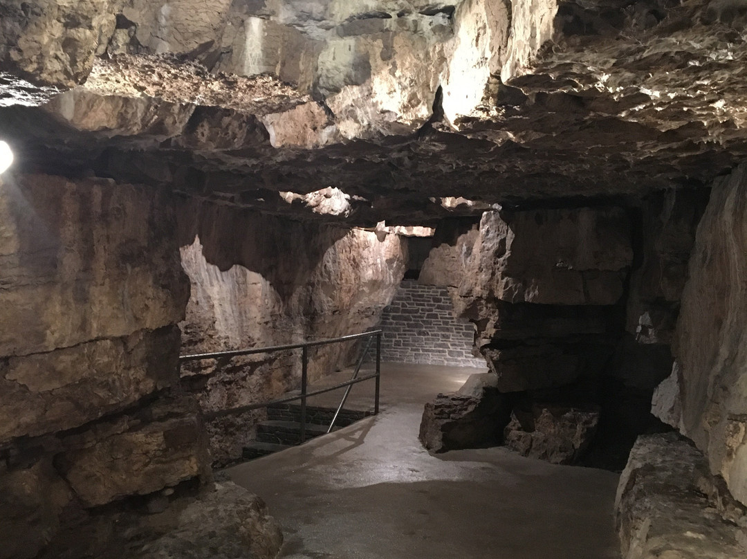 Tyendinaga Cavern and Caves景点图片