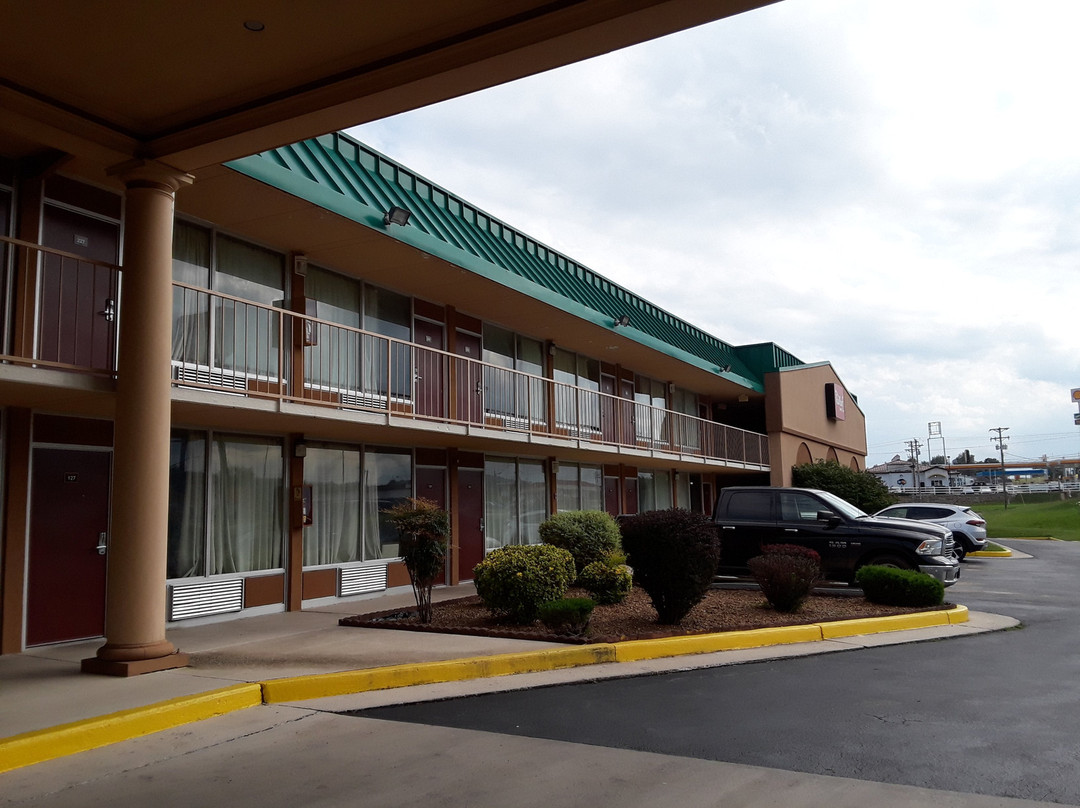 Red Roof Inn & Suites主图