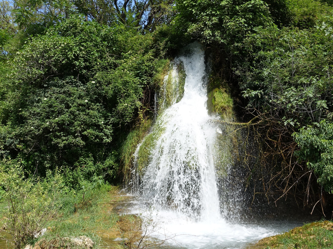 Provalije Waterfall景点图片