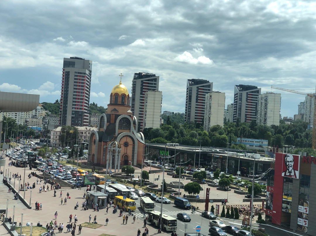 基辅火车站宜必思酒店主图