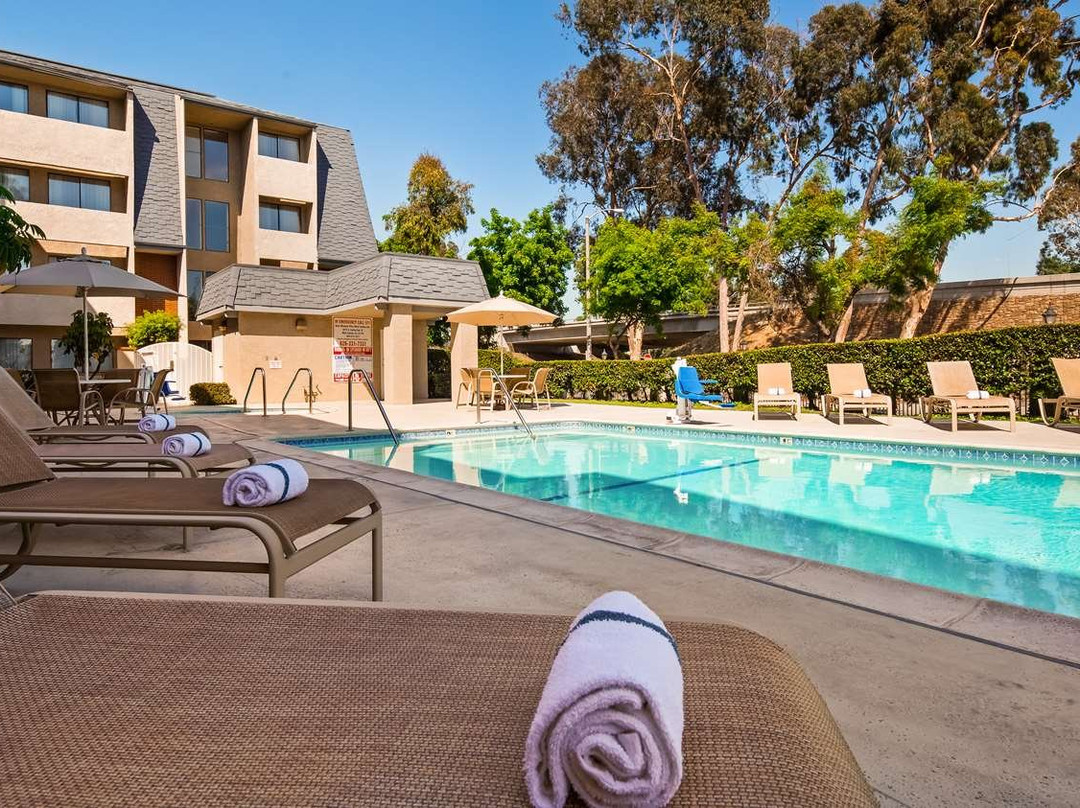 贝斯特韦斯特西柯维纳酒店主图