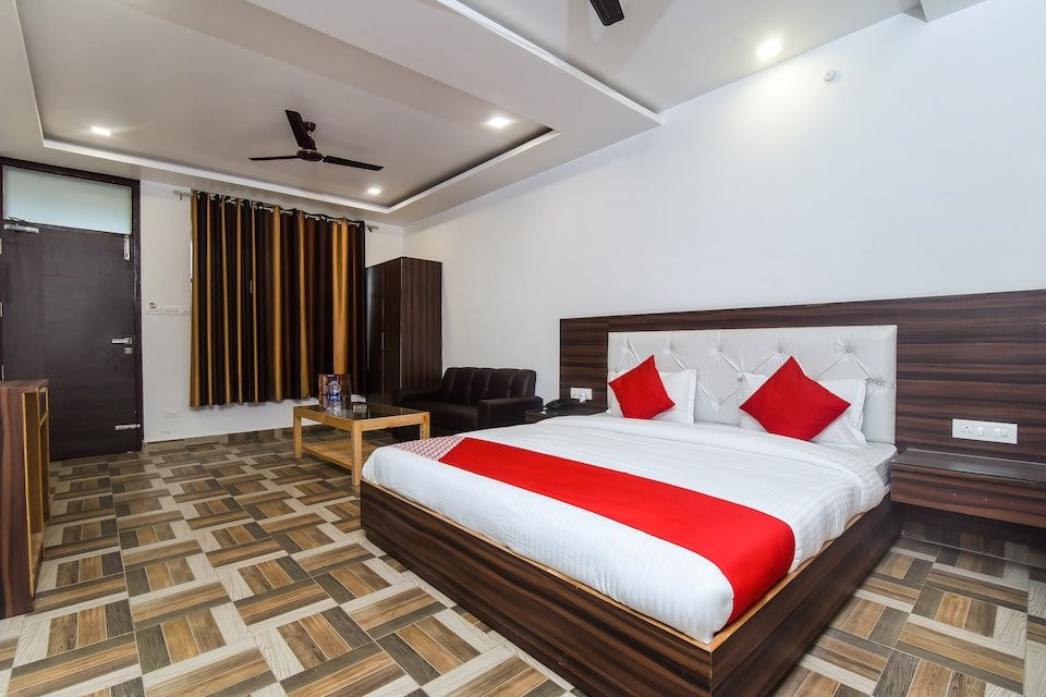 OYO 15806 Hotel Naddi Hills主图