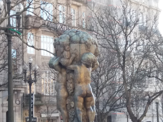 Abundância Os Meninos Sculpture-波尔图必去景点