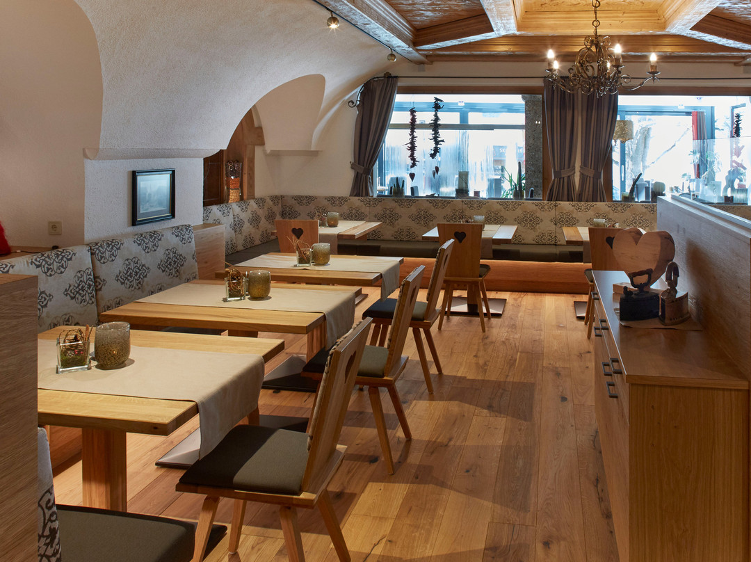 施瓦泽阿德勒酒店主图