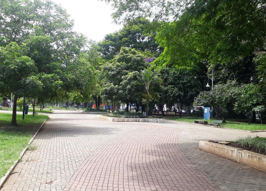 Praca Santa Terezinha景点图片