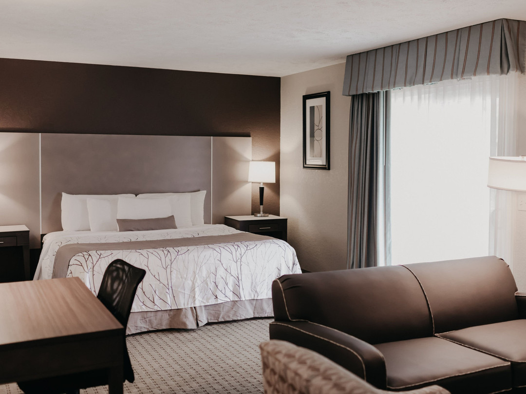 Eastland Suites Hotel & Conference Center - Trademark Collection By Wyndham主图