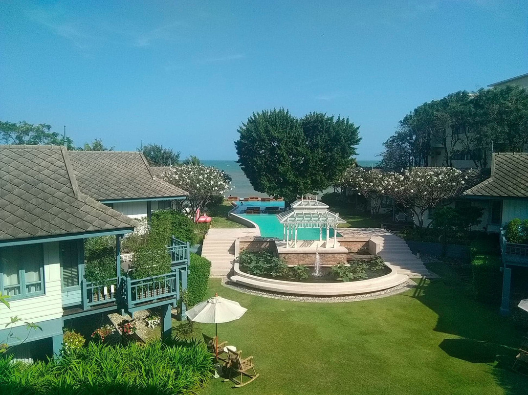 华欣德瓦萨穆度假酒店主图