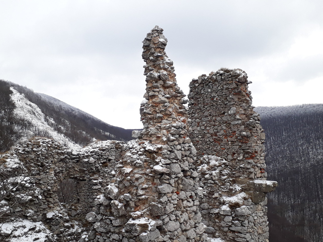 Ostry Karmen Castle景点图片