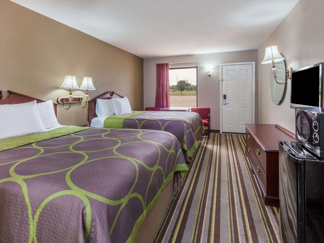 Super 8 by Wyndham Mt. Pleasant TX主图