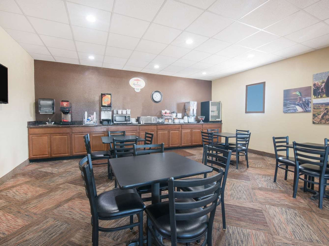 Super 8 by Wyndham Jamestown主图