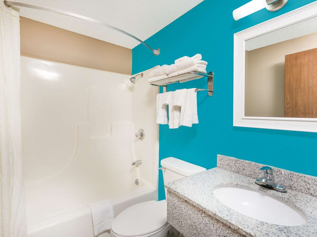 Super 8 by Wyndham Spencer主图