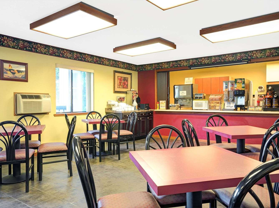 哈德森速8酒店主图