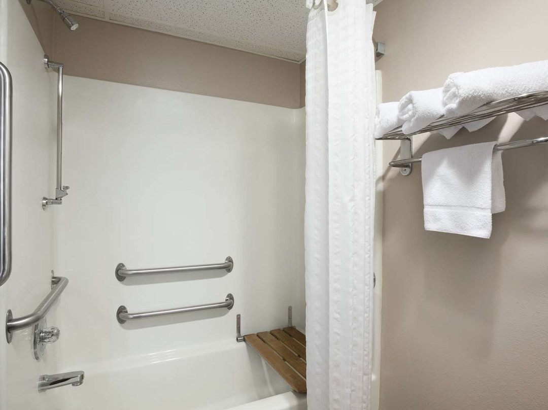 Super 8 by Wyndham Cameron主图