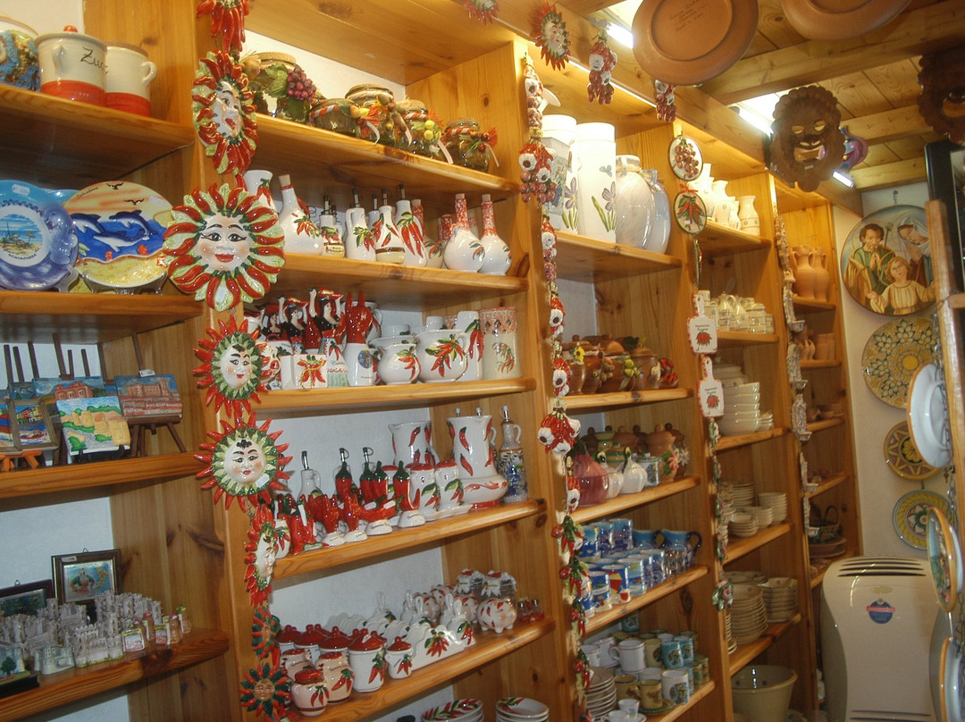 Ceramica Artistica Calabrese di Renda Ferdinando-Marina Schiavonia必去景点