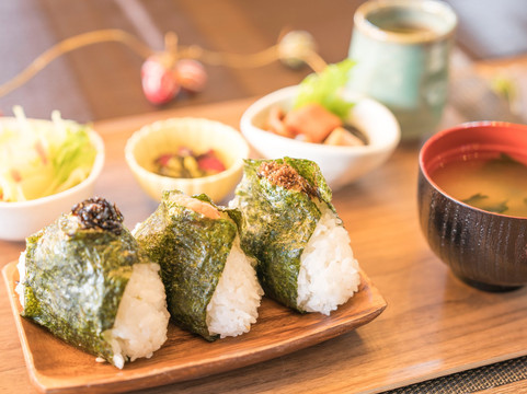 佐野藤冈 R9 酒店主图