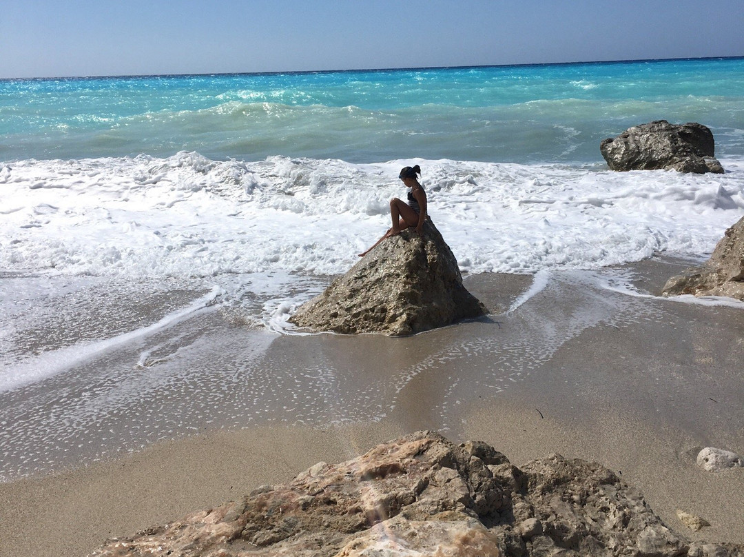 Megali Petra Beach-莱夫卡扎必去景点