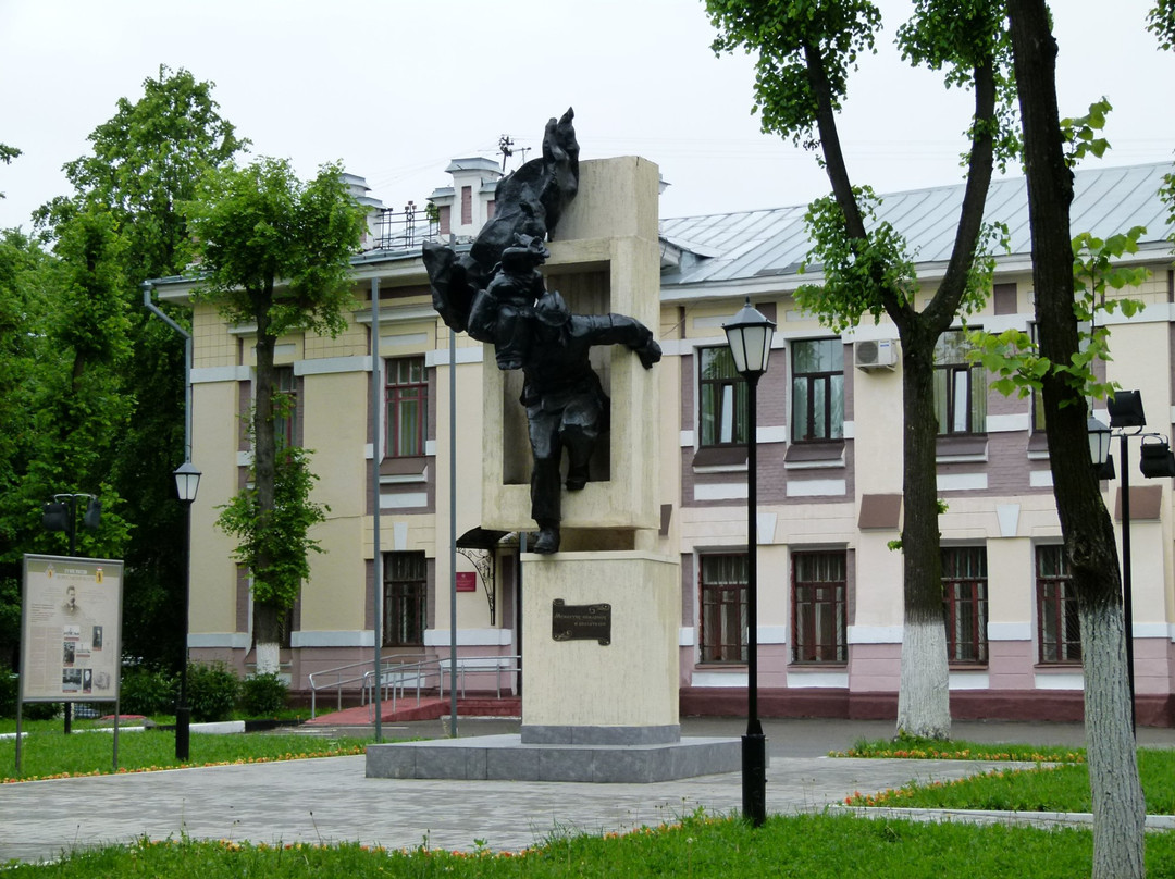 Monument to the Courage of the Firefighters and Rescuers-雅罗斯拉夫必去景点