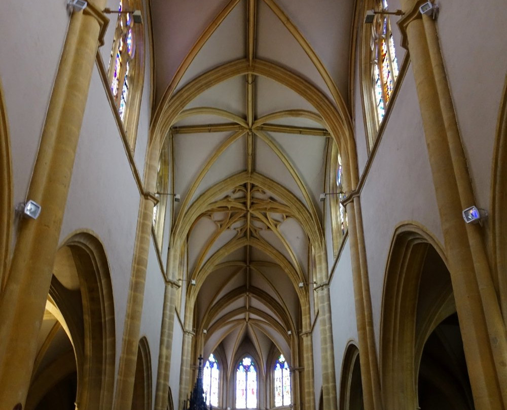Eglise Saint-Etienne-罗阿讷必去景点