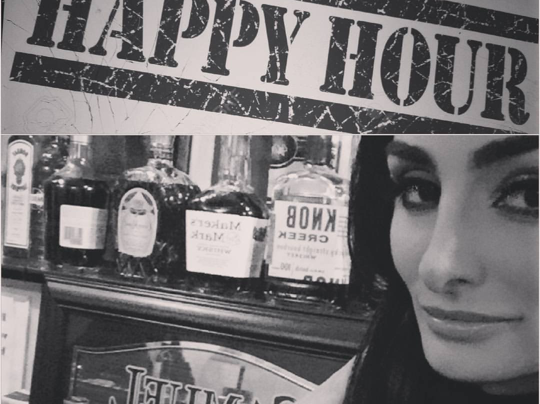 Livonia Cigar Bar, a Smokys Lounge-利沃尼亚必去景点