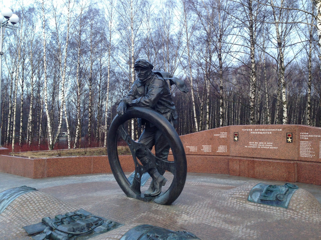 Monument to the Heroes of Motorists景点图片