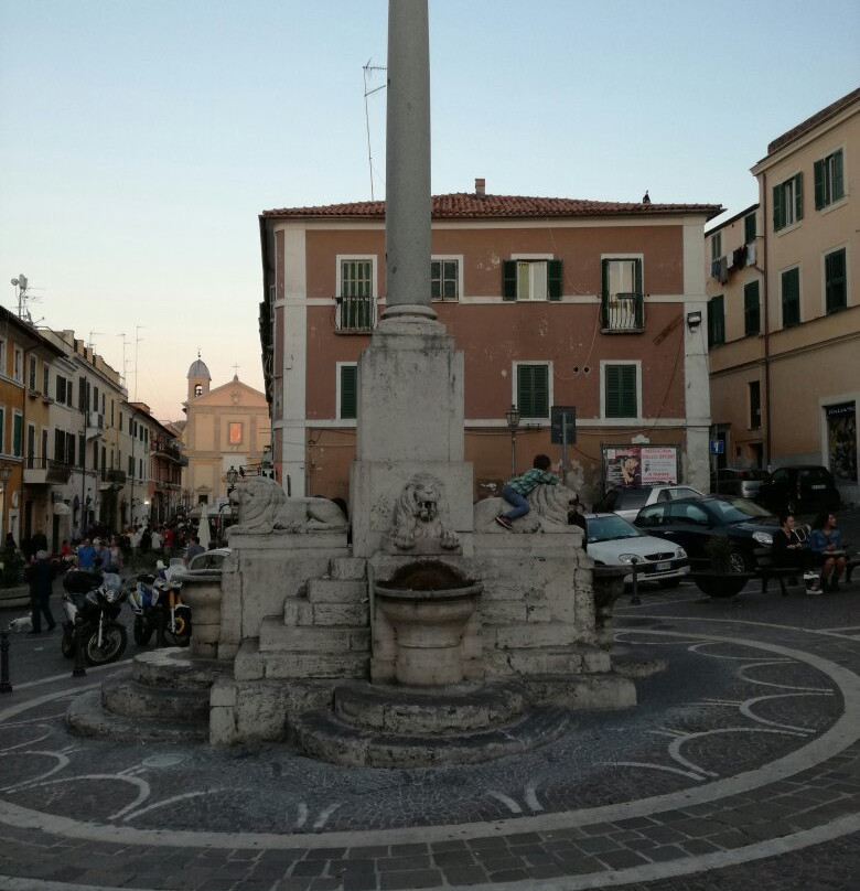 Piazza del popolo (Piazza dei Leoni)景点图片