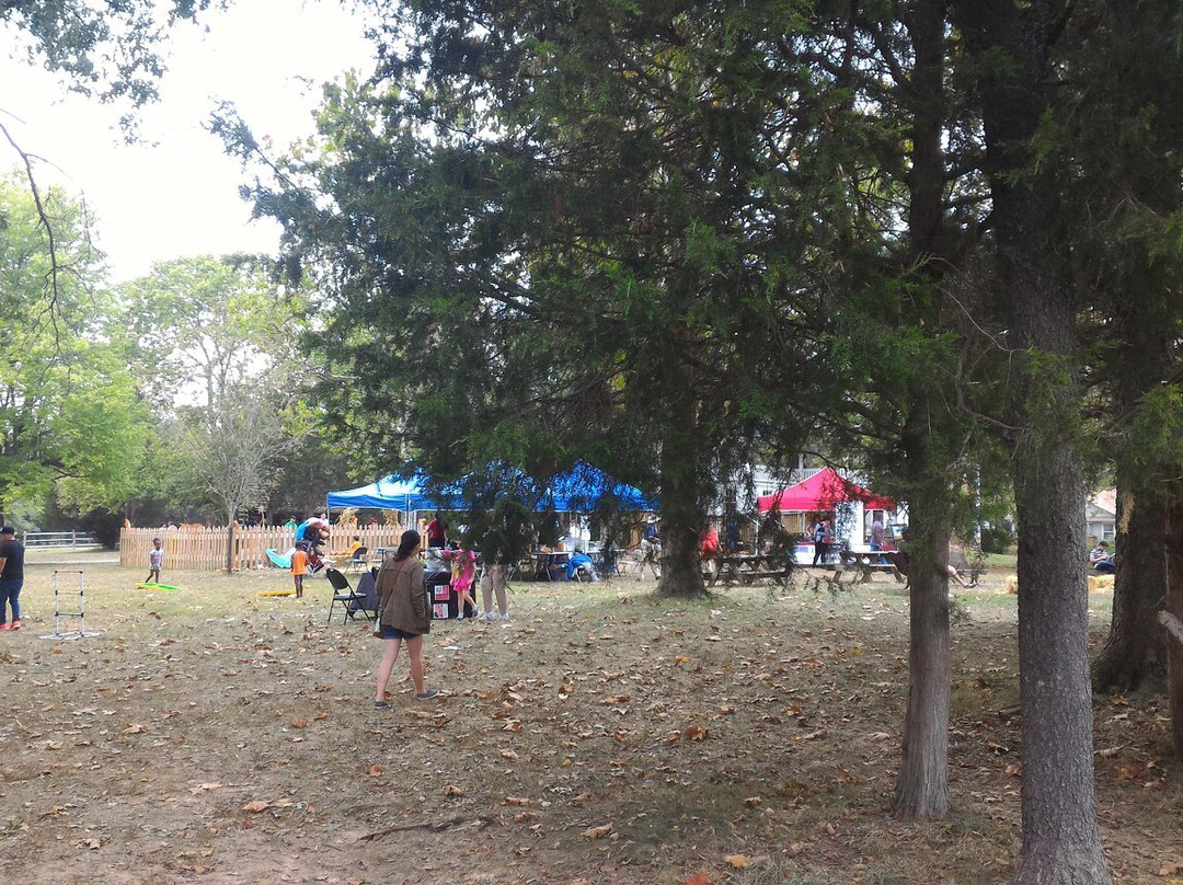 Heritage Farm Museum景点图片
