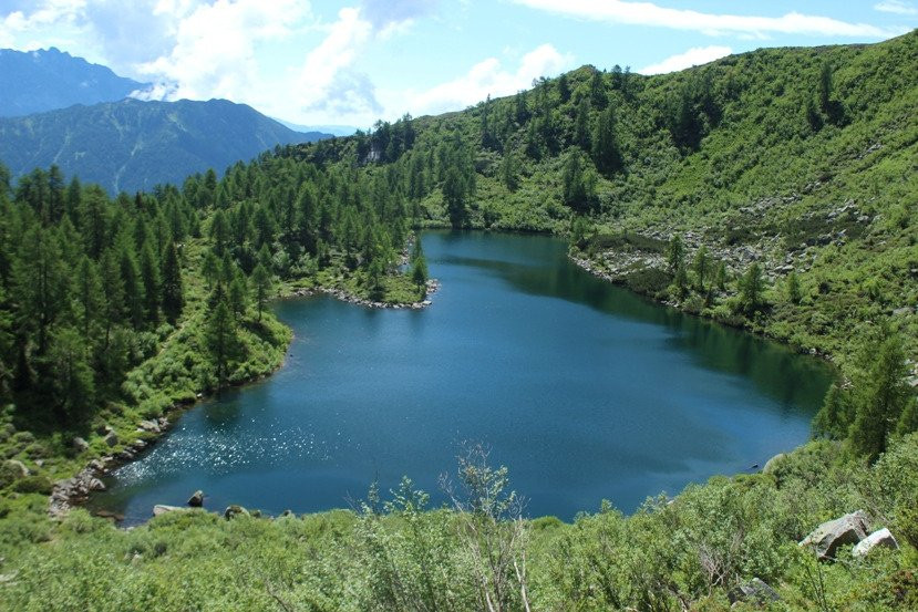 Lago di Vacarsa景点图片