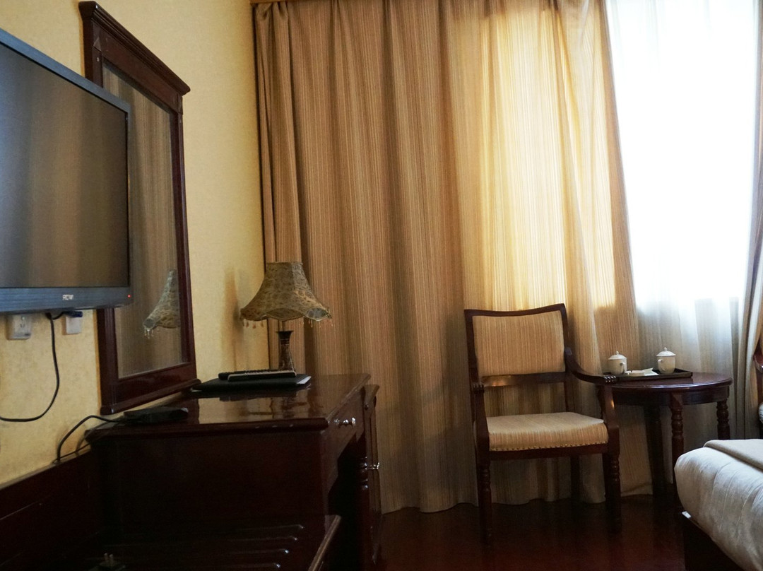 嘉绒阳光酒店主图