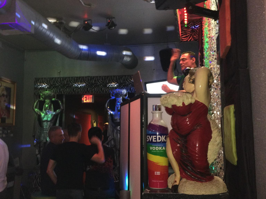 Streetbar-棕榈泉市必去景点