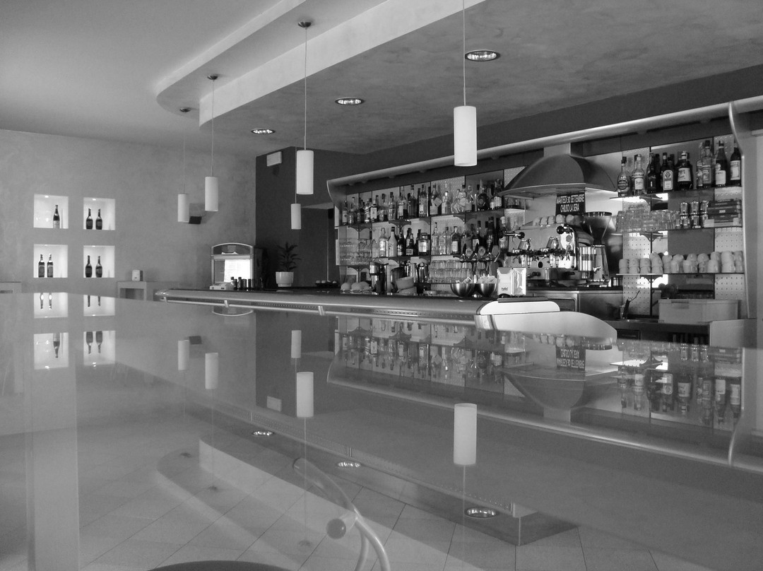 Gino's Bar