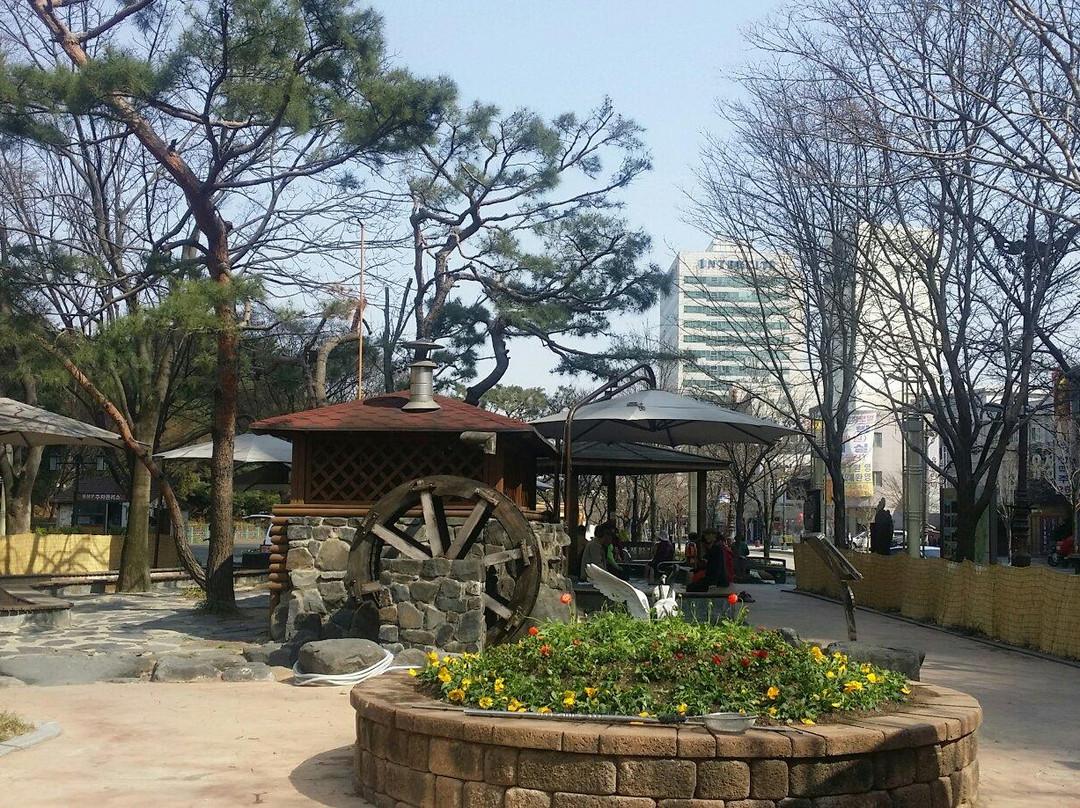 大田旅游景点-Yuseong Hot Springs Public Foot Bath
