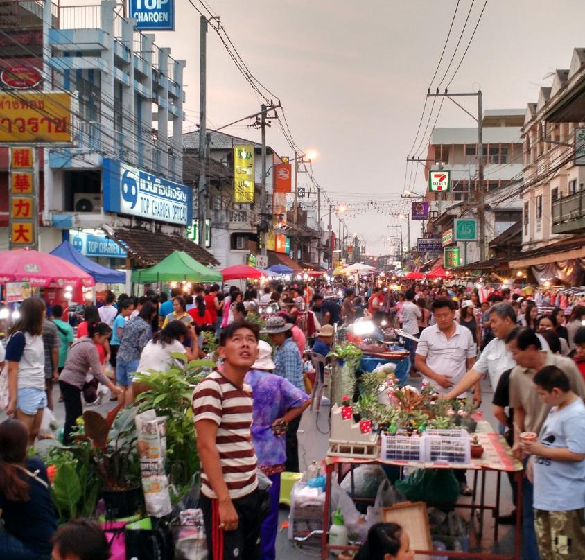 San kamphang Saturday walking street market景点图片