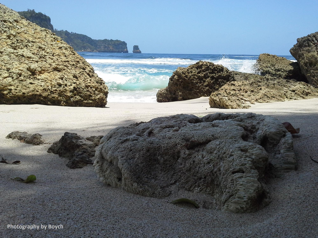 Sanggar Beach景点图片