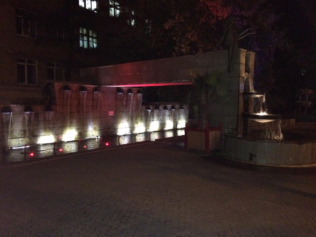 Fountain Adam and Eve景点图片