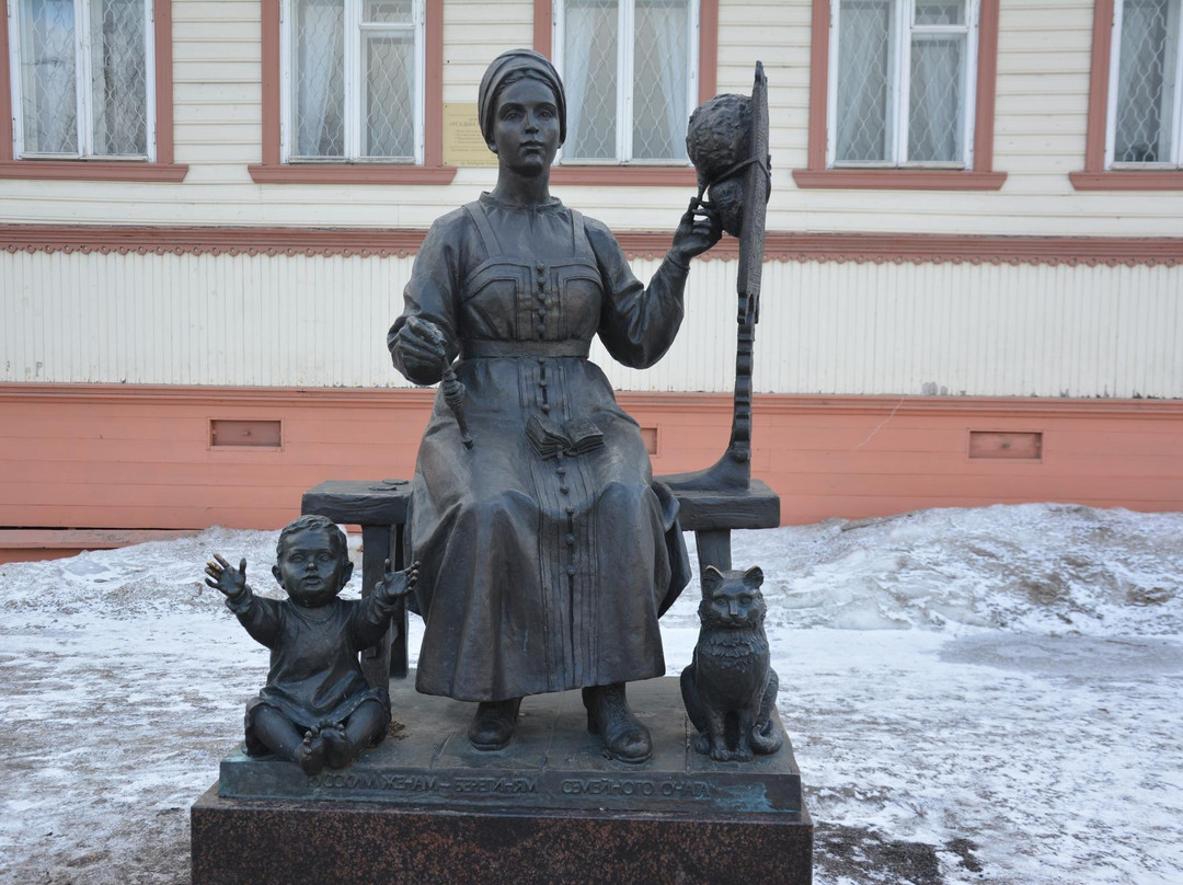 Monument to Russian Wifes - Savers of Family Hearth景点图片
