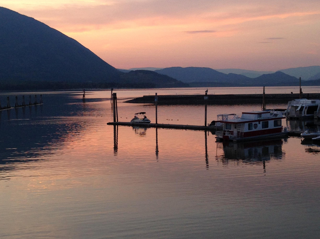 Salmon Arm Wharf景点图片
