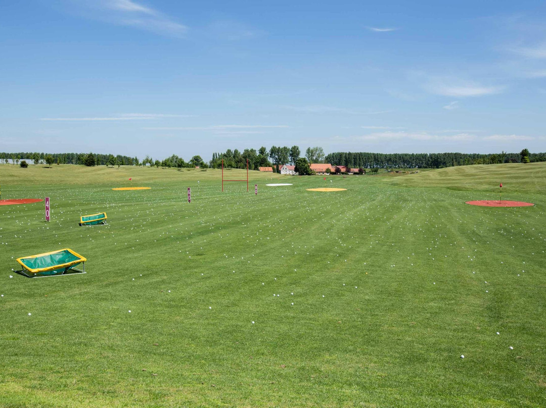 Merignies Golf Country Club景点图片