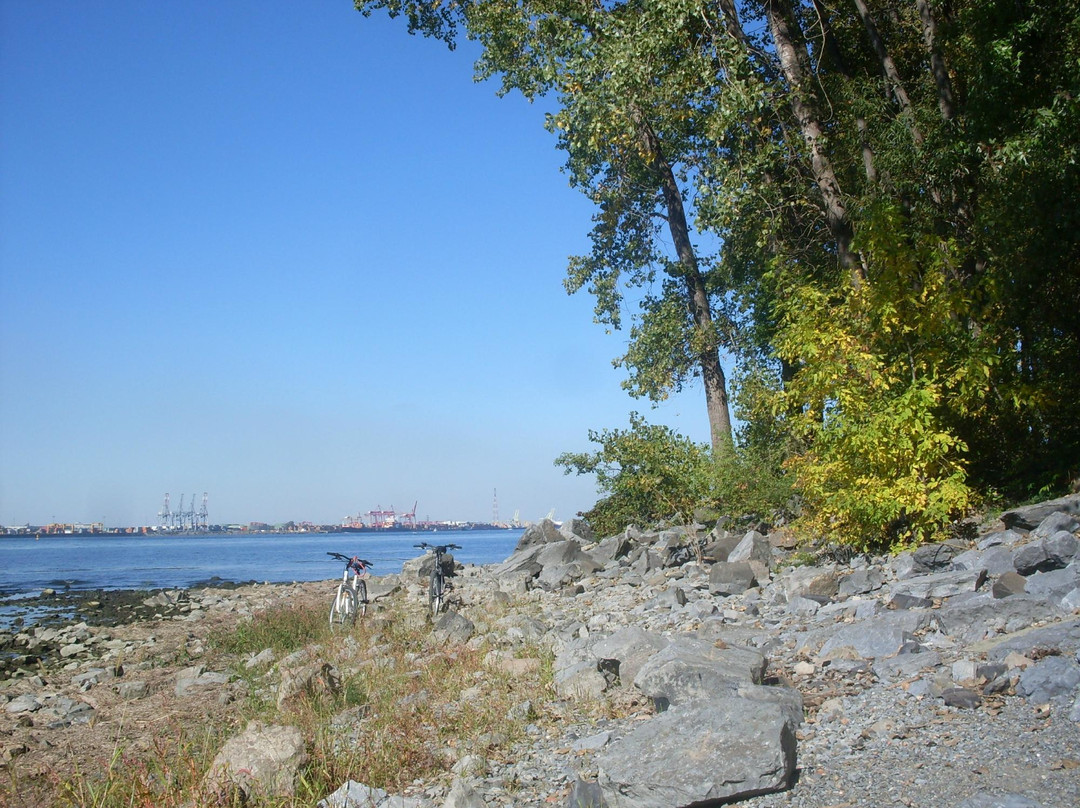 Parc Marie-Victorin-隆格伊必去景点