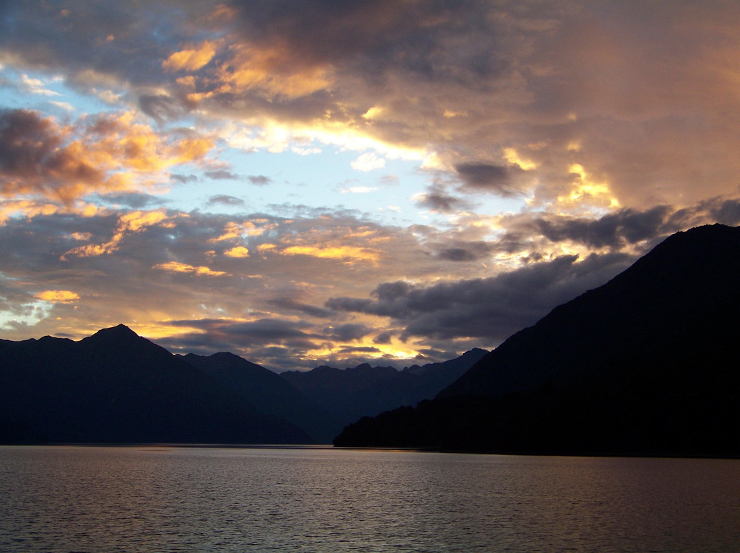 萤火虫洞-蒂阿瑙必去景点