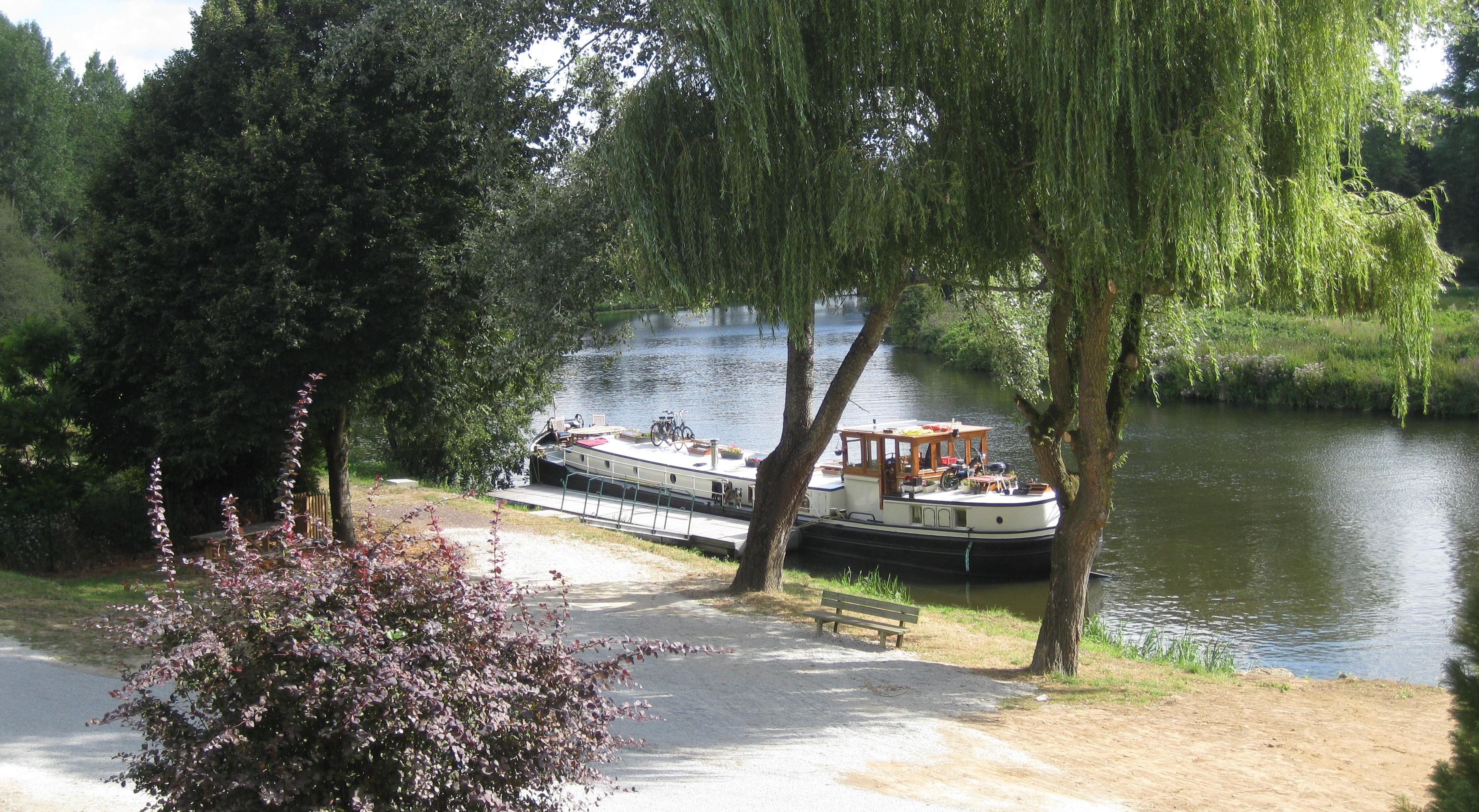 Libje Barge Floating Bed & Breakfast-餐饮