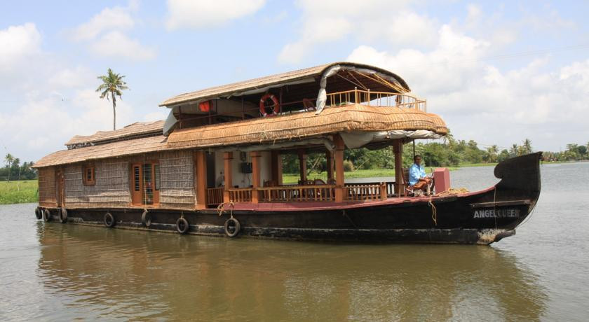 Queen Elizabeth Houseboats景点图片