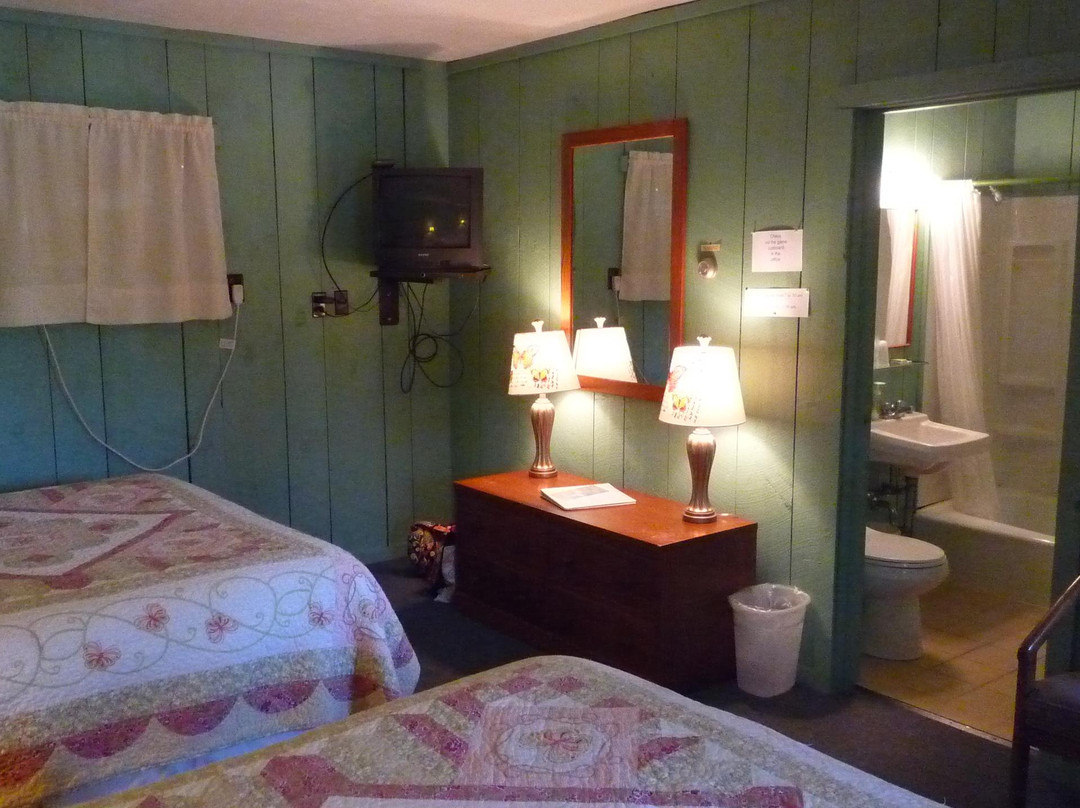 Motel In The Meadow主图