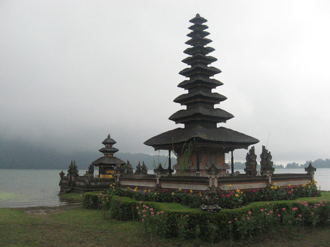 乌伦达努布拉坦寺-达巴南必去景点