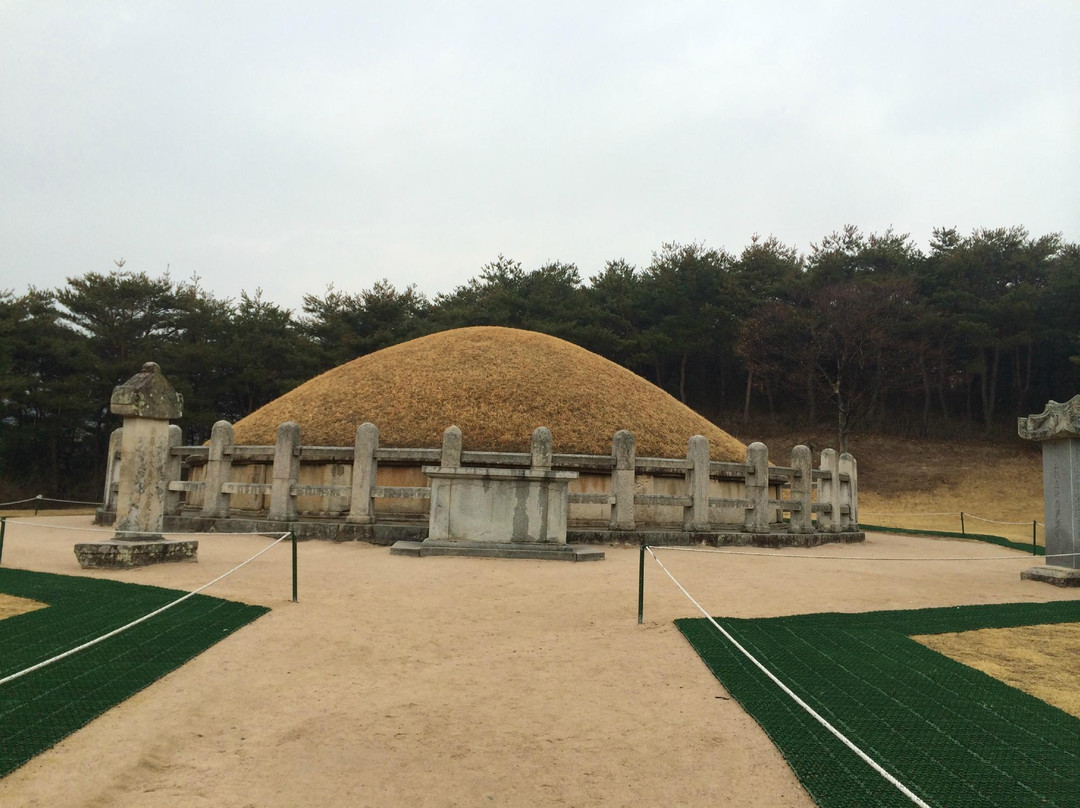 Tomb of General Kim Yu Shin景点图片