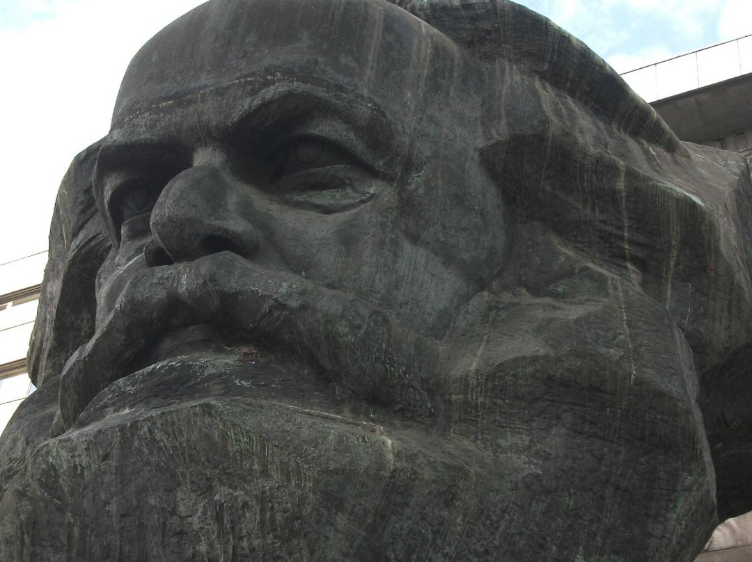 Karl-Marx-Monument-开姆尼斯必去景点