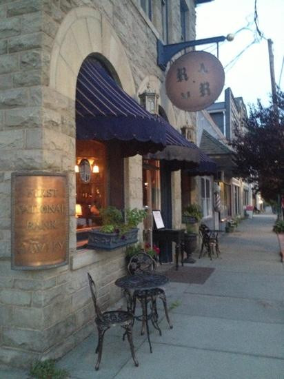 霍利餐馆和美食-Ravyn & Robyn