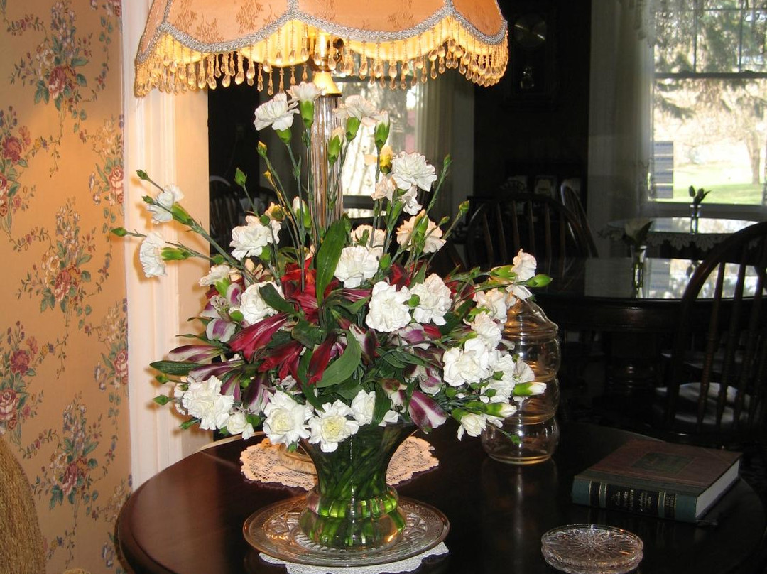 Madison Bed, Book & Candle主图